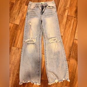 Risen Light Wash Distressed Jeans size 29/9  STYLE#RDP5312